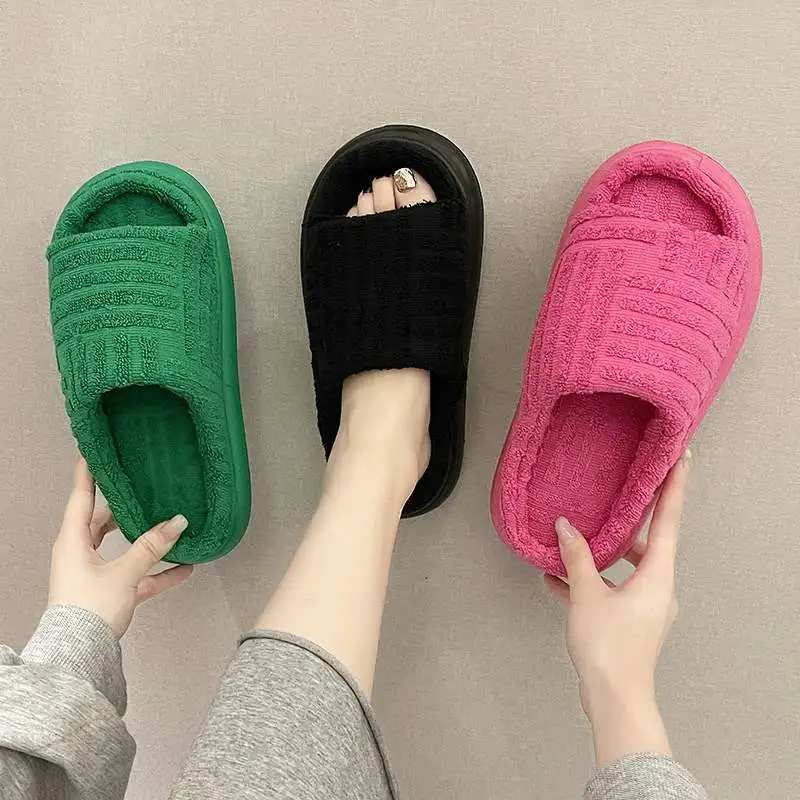 Wholesale women Summer New Thick Soled Furry Fluffy Slippers For Women Famous Fuzzy Stuffed Slippers