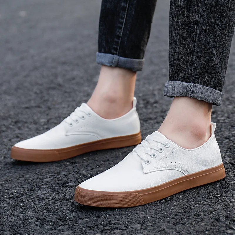 Wholesale New Autumn Comfortable Slip-on Leather Workwear Medical Indoor Student Board Casual Trendy Men Walking Canvas Shoes
