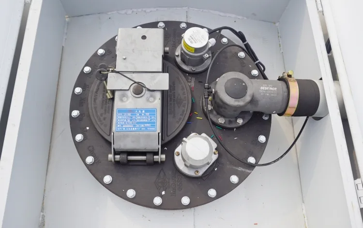 TITAN Venta en Caliente Tri Ejes 40000/42000/45000 Litros Fuel Diesel Cisterna Remolques Semitank Remolque Camión para Venta 4