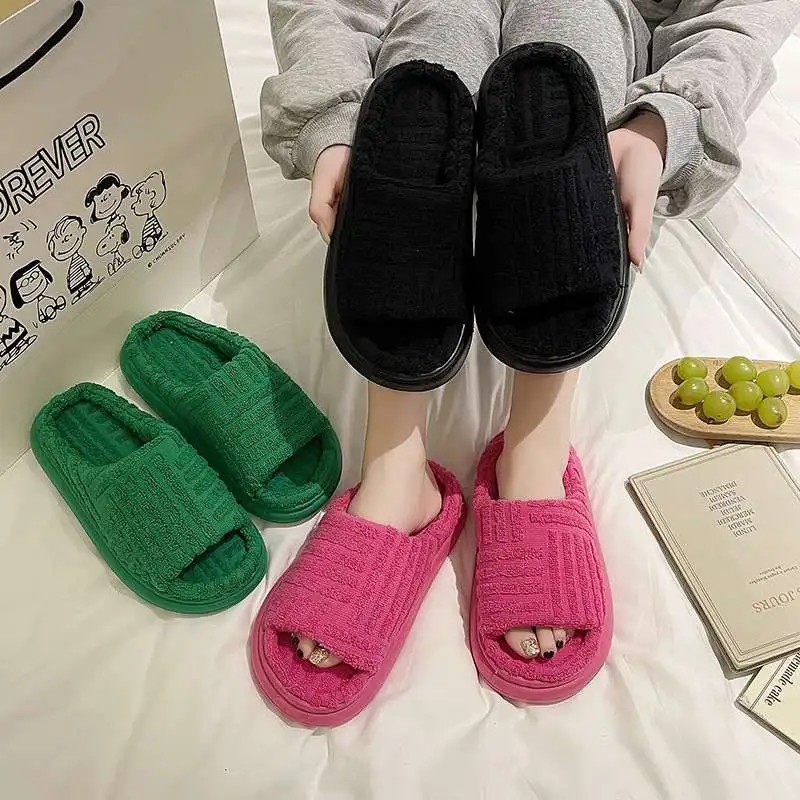 Wholesale women Summer New Thick Soled Furry Fluffy Slippers For Women Famous Fuzzy Stuffed Slippers