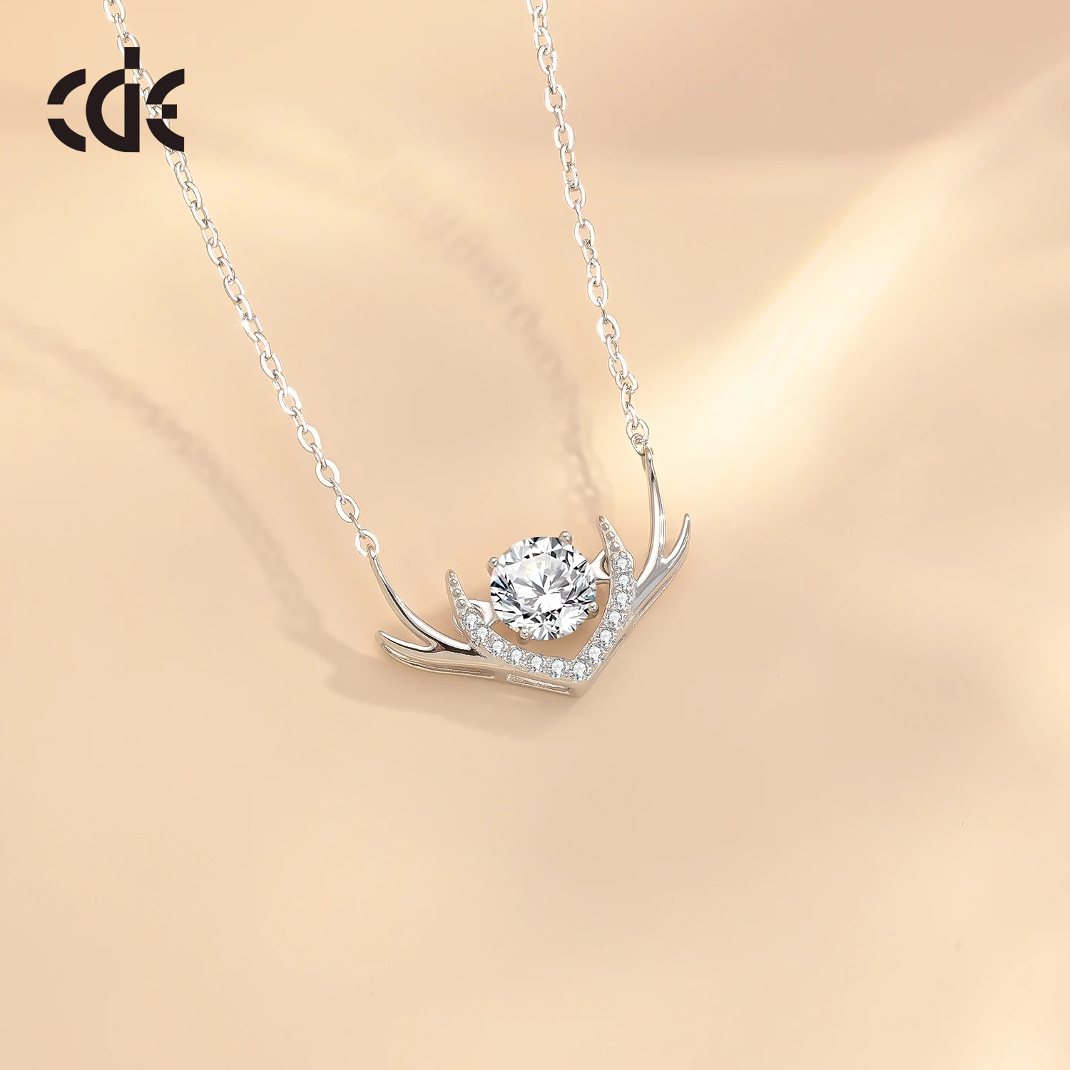 CDE MV00194 Luxury 925 Sterling Silver Jewelry Christmas Gift Wholesale Moissanite Christmas Decoration Deer Pendant Necklace