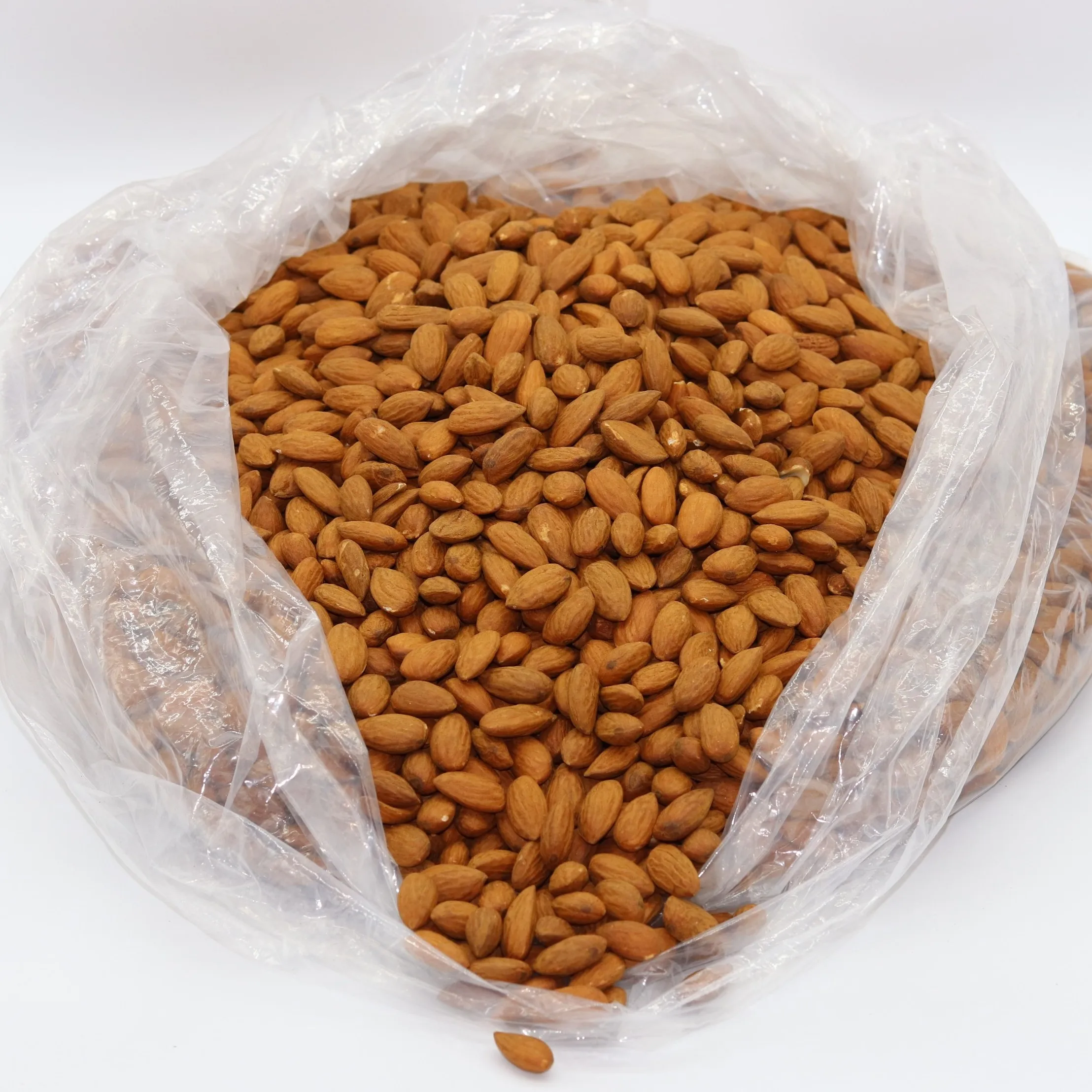 Almond nuts4.jpg