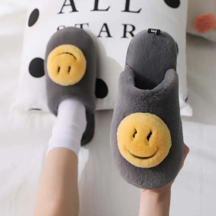 Wholesale New Lovely Furry Slippers for winter and autumn smiley face slippers stuffed bedroom home slippers