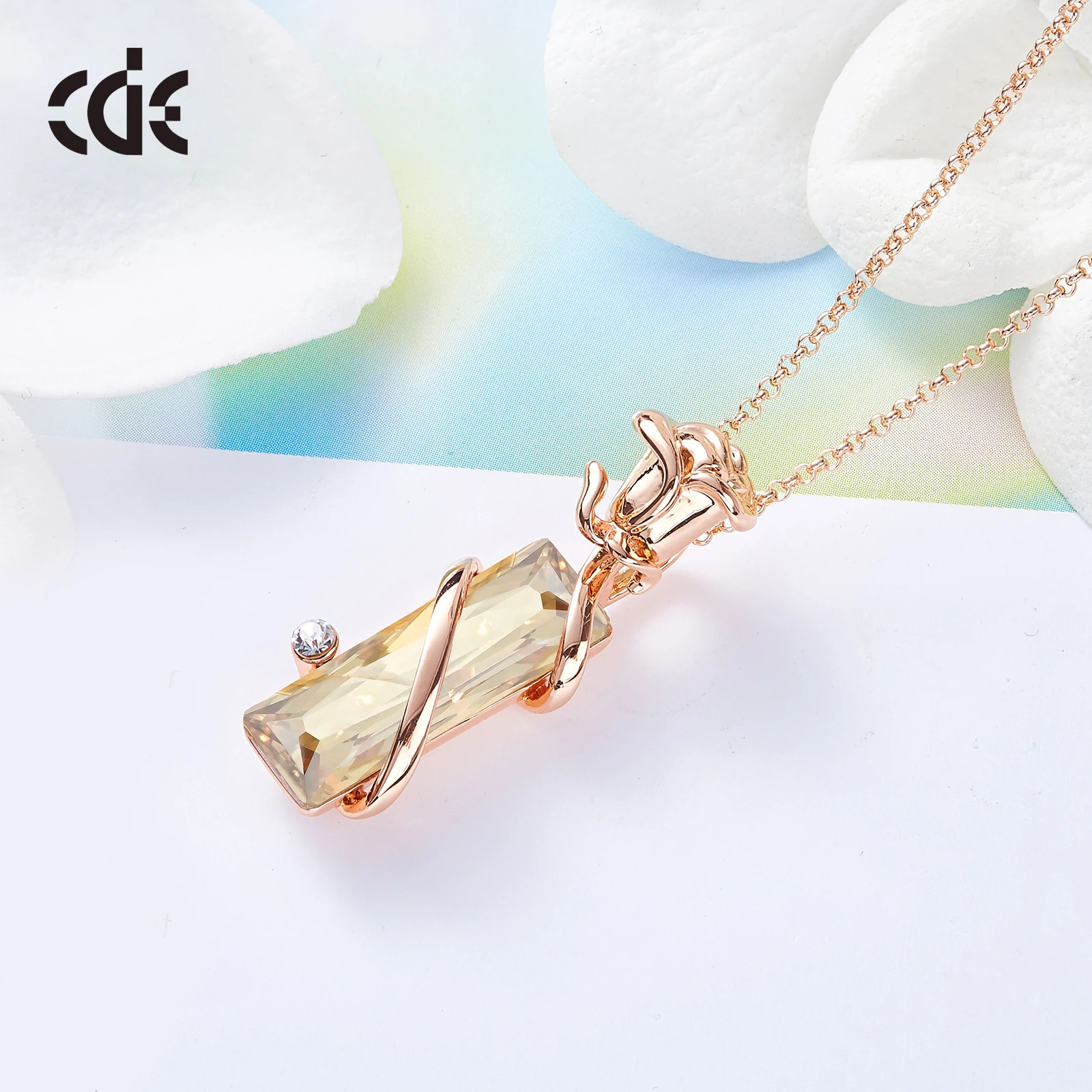 CDE N1764 Fine Jewellery 2023 Dainty Rose Flower Pendant Necklace Women Pink Austrian Crystal Necklace Jewelry Rose Gold Plated
