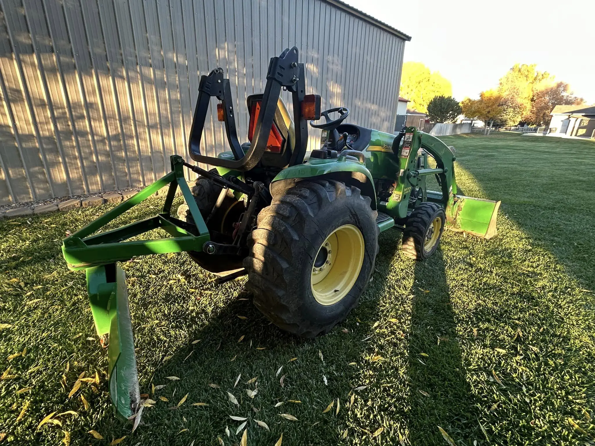 Innovative Agricultural Machinery With Loader for Sell / Johnn Deere Tractor Available for Good and Affordable Price