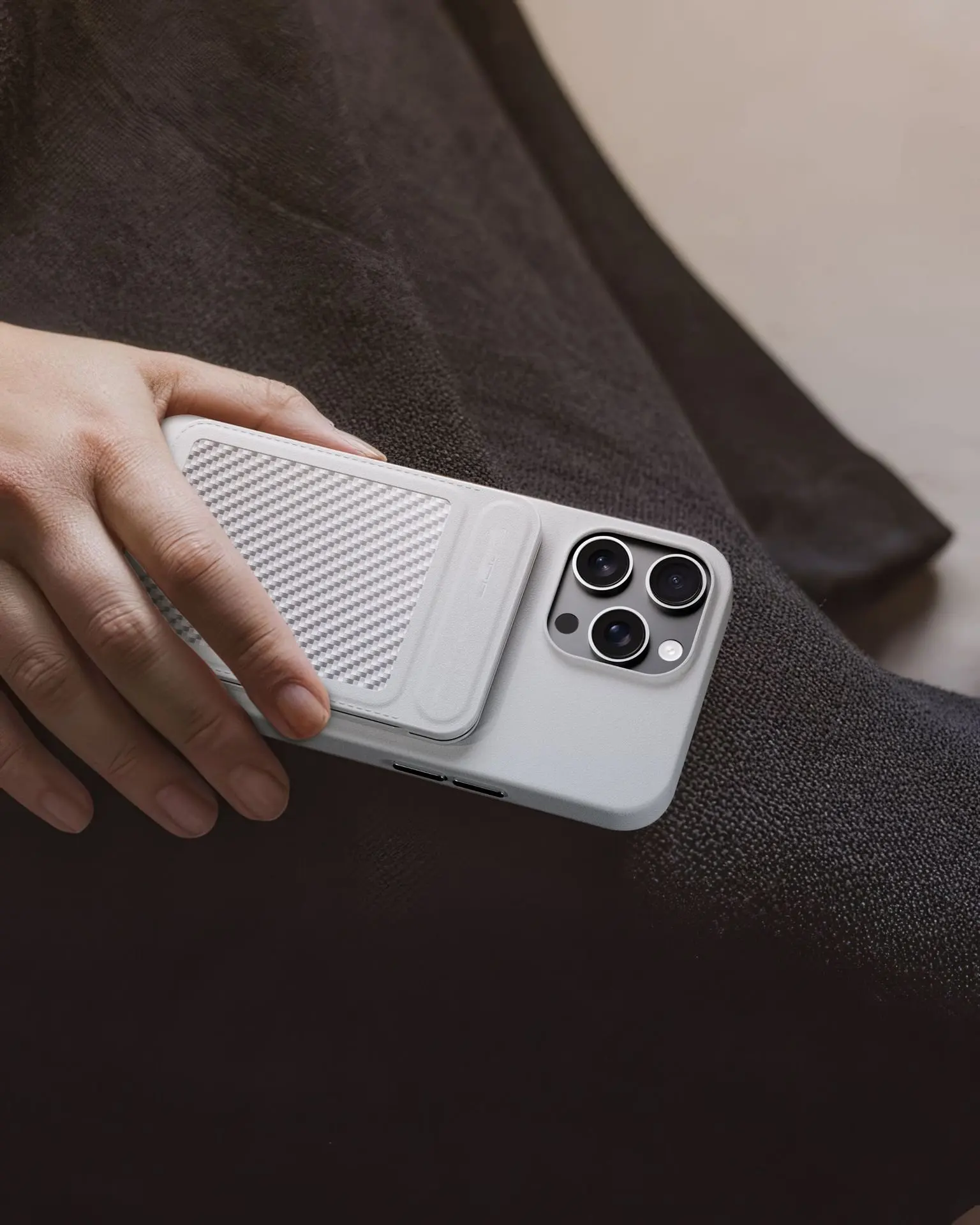 product magnetic mount with card holder genuine carbon fiber phone case for iphone 17 laudtec-2