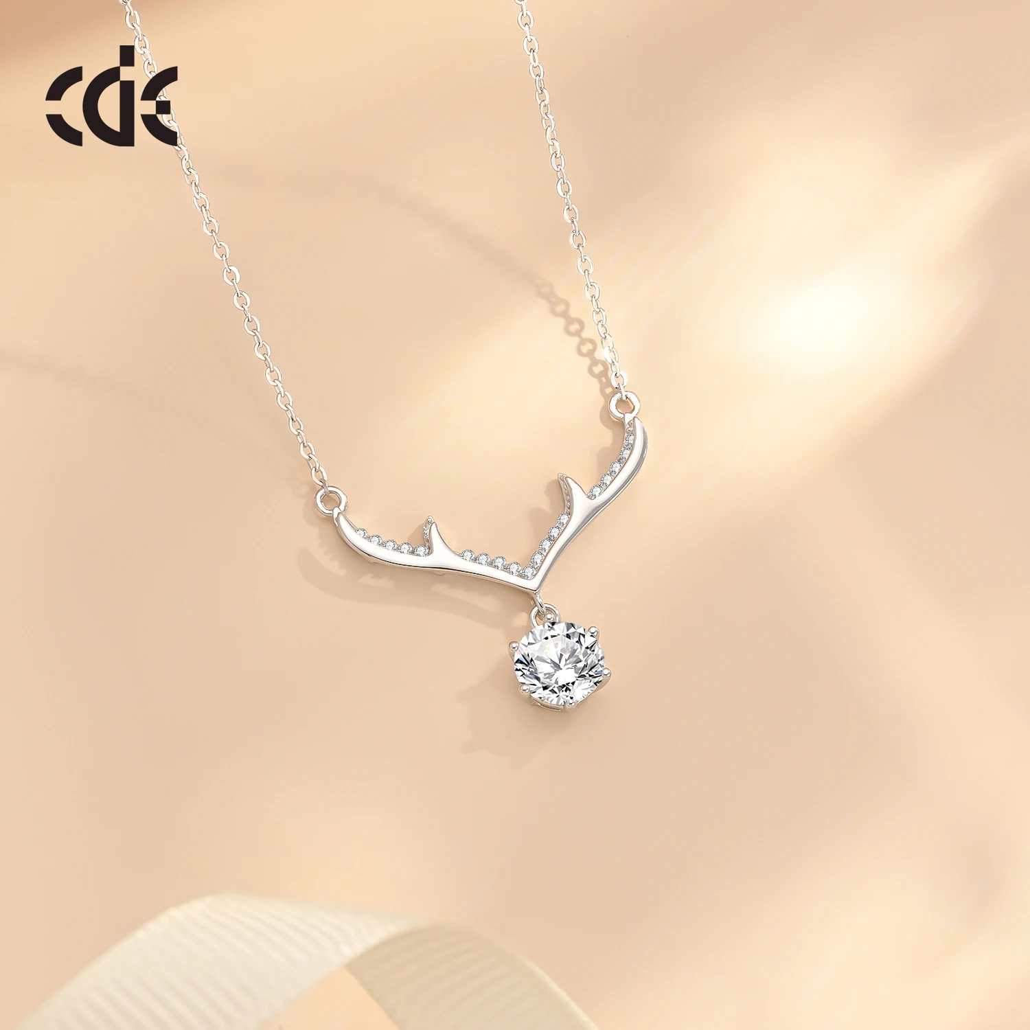 CDE MV00193 925S Fine Silver Christmas Jewelry Moissanite Charm Necklace Deer Pendant Necklace Christmas Decoration Women Gift