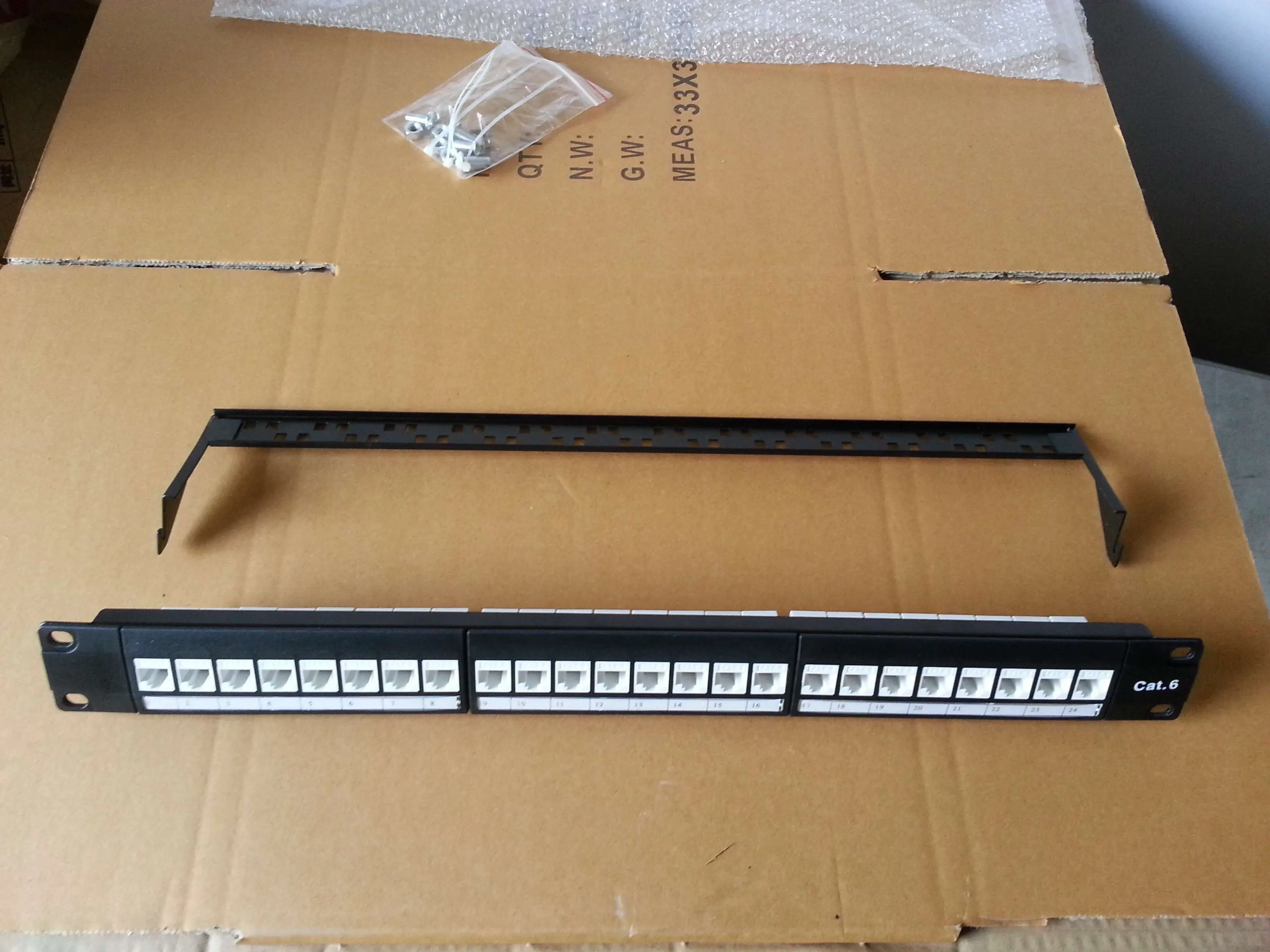 cat6 patch panel 24ports.jpg