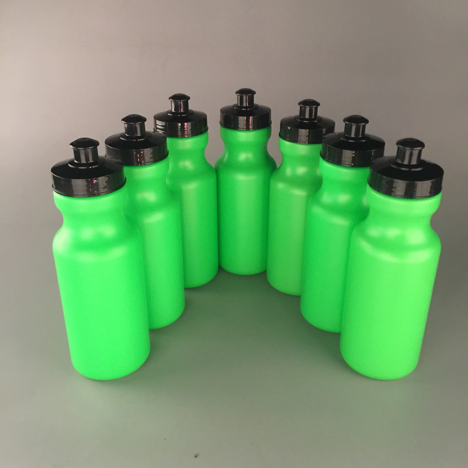 Custom Logo Plastic Sport Water Bottle 600ML BPA Free Sports Gym Bicycle Plastic Water Bottles