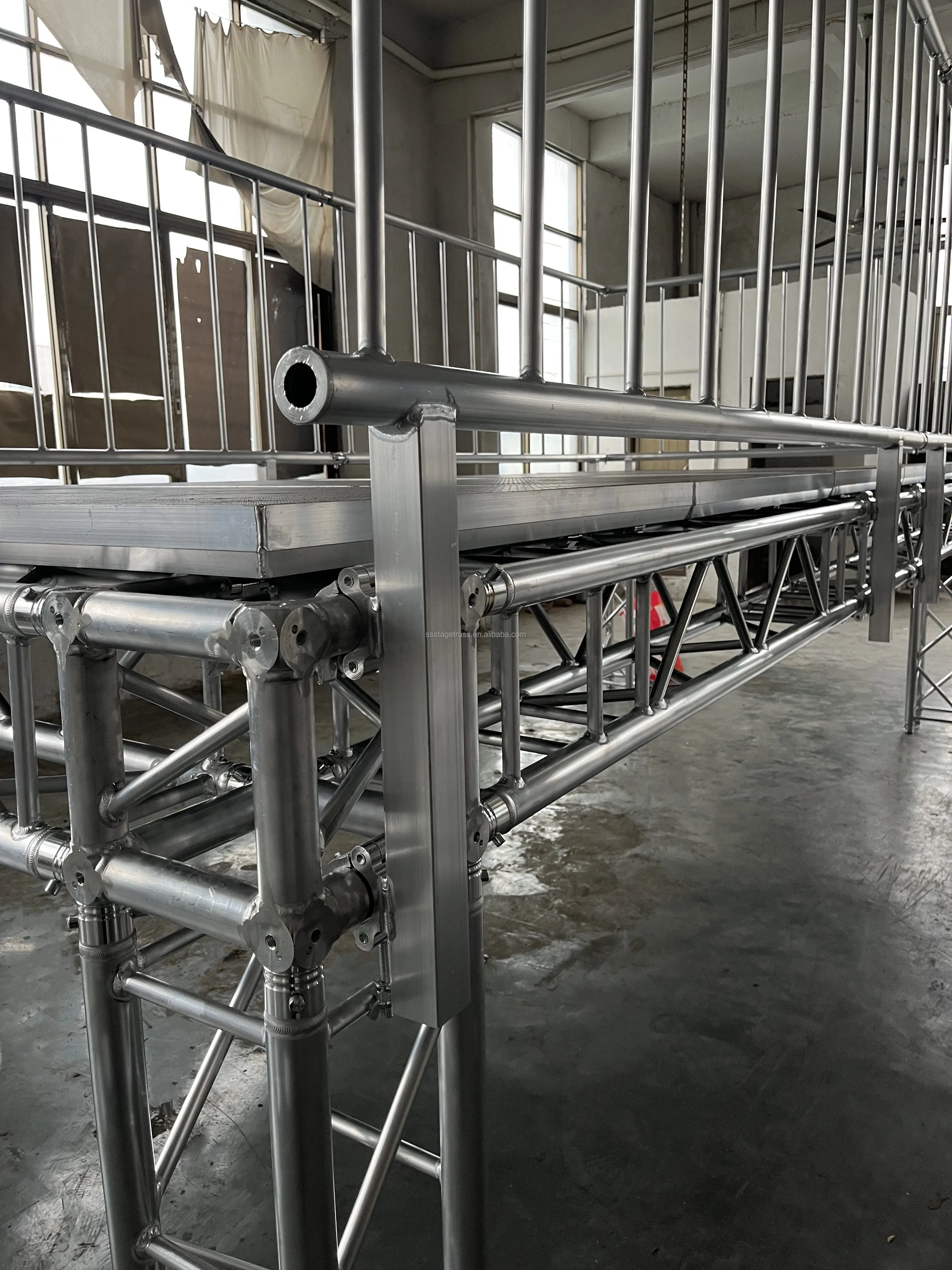 Customized Truss Stage Platform Heavy Duty and Light Weight Spigot Truss Stage View Platform Aluminum Alloy Gallery Corridor manufacture