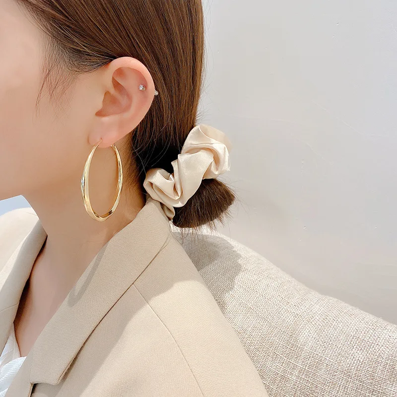 retro exaggerate circle earrings woman 2022 year new trend minority advanced fashionable earring Fashion simple earrings jewelry