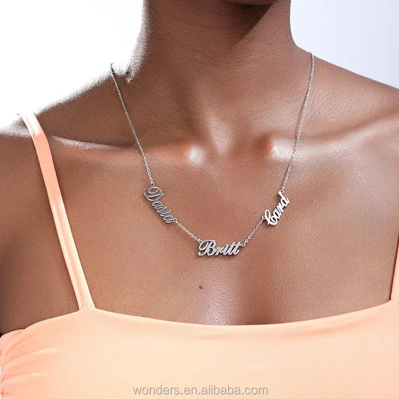 Family Name 3 Pendant Necklace Gold 