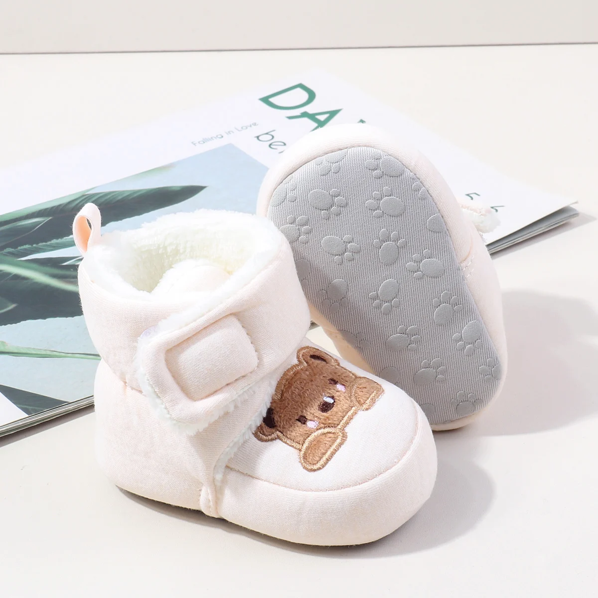 New Design Baby Winter Shoes Plush Thickened Infant Shoes Soft Soles Safety Warm Cozy Toddler Shoes details