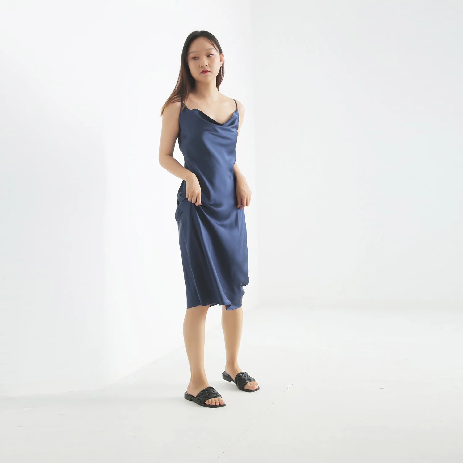 Professional customization Fashion lightweight cool silk night dress  sleepwear wholesale silk pajamas for women