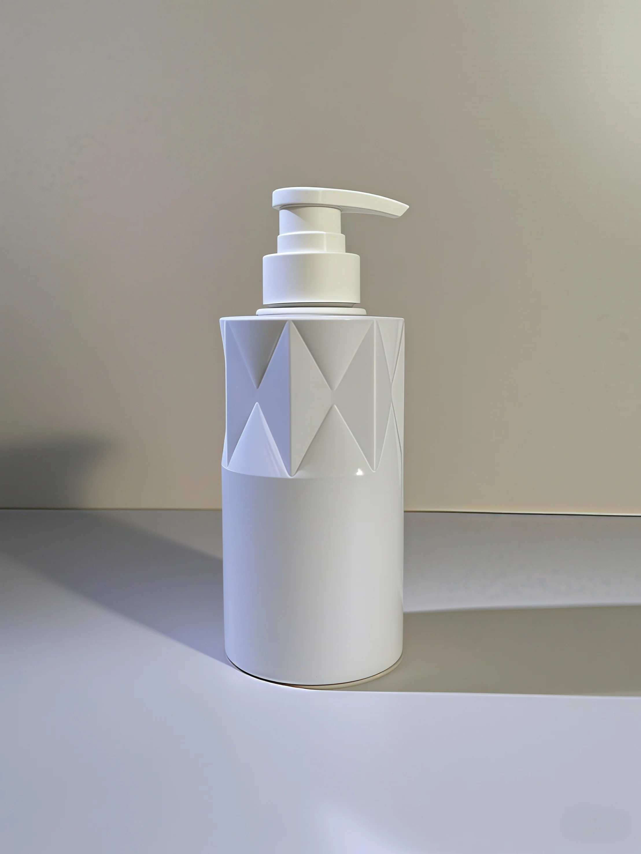 Glassy Shape PET Cosmetic Bottle with Press Pump and Custom Logo 5000pcs MOQ 15-35 Days Delivery