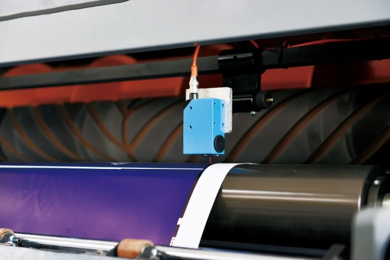 CM-1500A Servo Precision High Speed Sheet Cutter Machine with One Roll 6