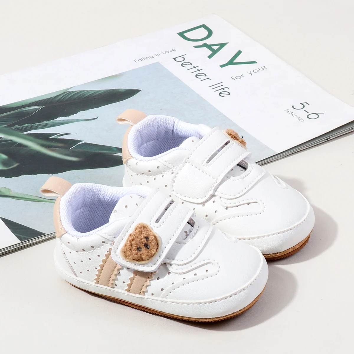 Cute Bear Design Hook&loop Unisex Toddler Baby Infant Sneakers Shoes supplier