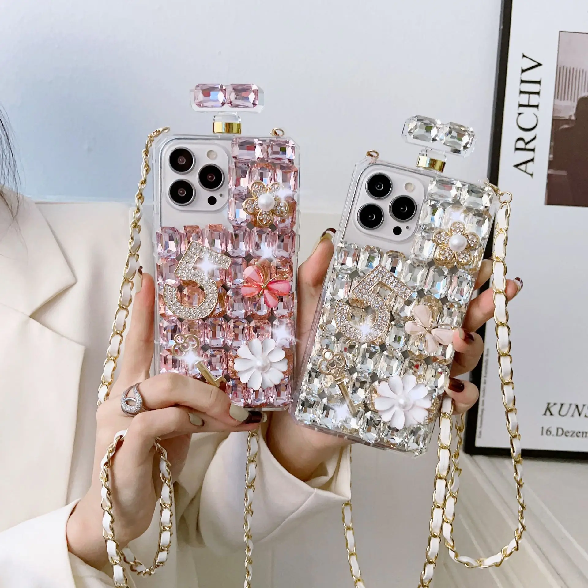 Luxury Diamond Mobile Cover with Lanyard Crystal Stone Phone Case for iPhone 15 14 13 12 11 Pro max Samsung S24 S23