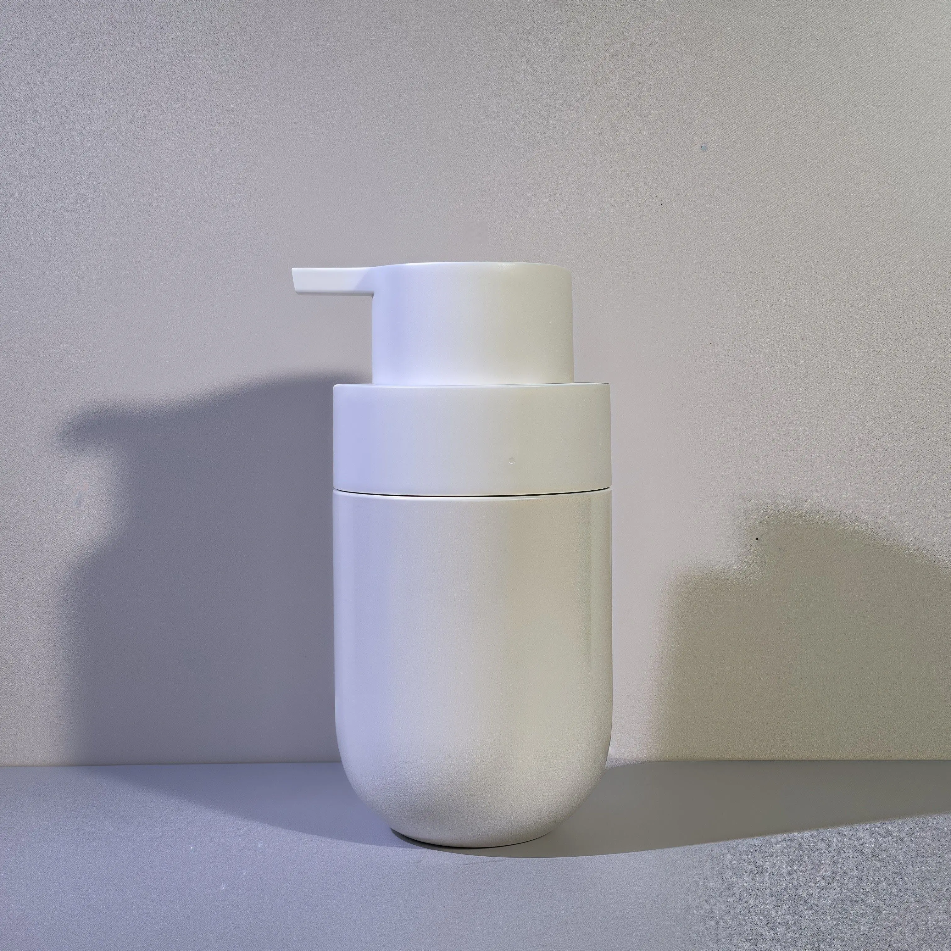 Fat Round Shape PET Cosmetic Bottle with Press Pump and Custom Color Silk Screen Printing for Beauty Packaging