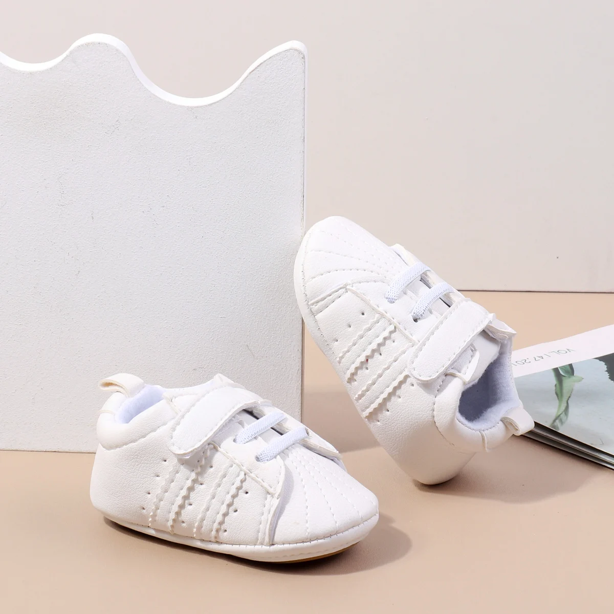 High Quality Unisex Flat Shoes Shiny Baby Shoes with Red Heart Fashion Design Breathable and Hot Selling Wholesale supplier