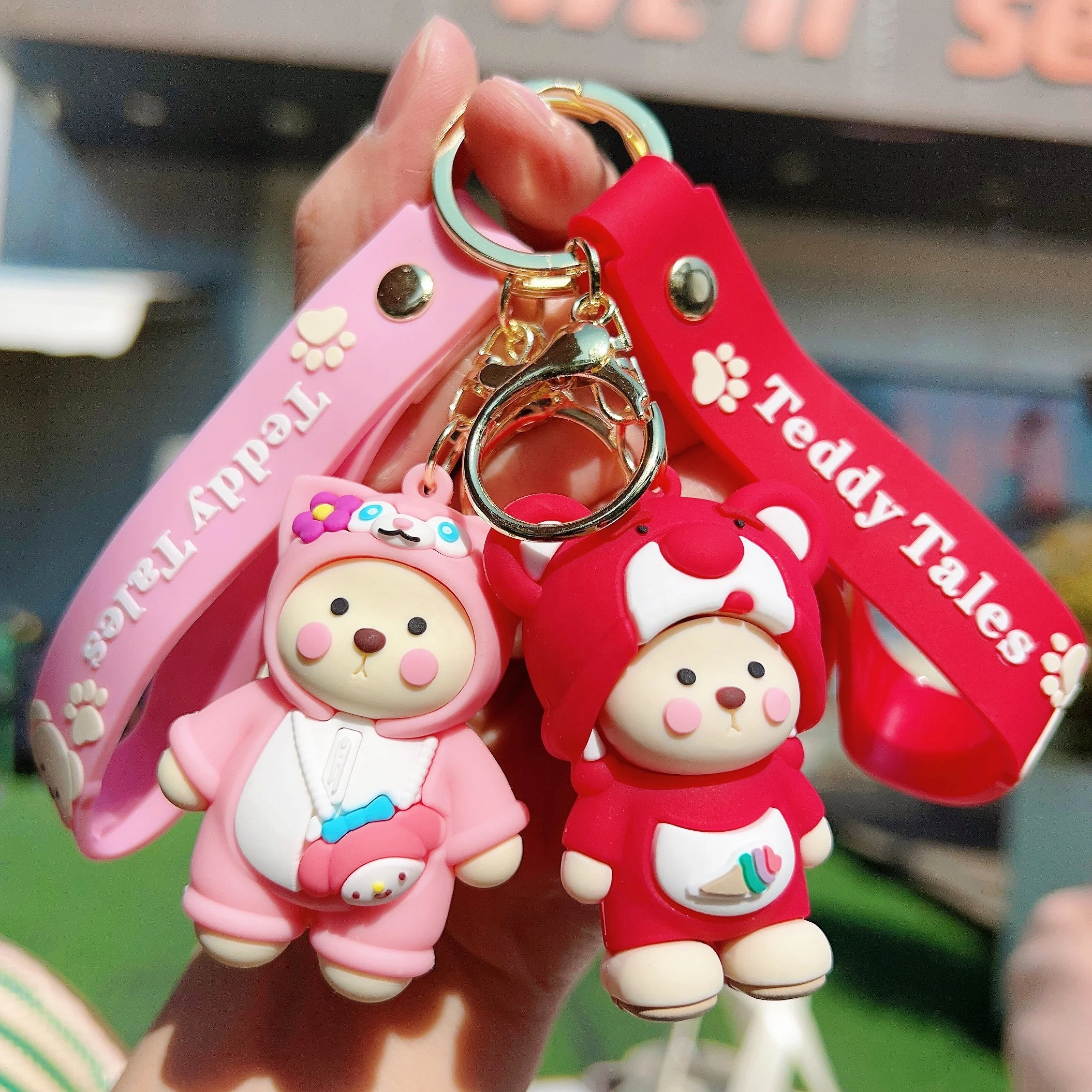 2024 New Design Hot Sale Custom Llaveros Cartoon Kids toys Strawberry Bear plastic key chains Rubber key chains