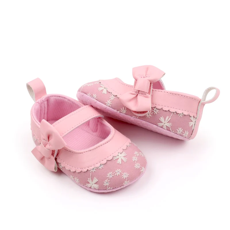 Spring and Autumn Soft Bottom Baby Girl Shoes Breathable and Lightweight Flower Embroidery Design with Anti-Slip Flat Feature supplier