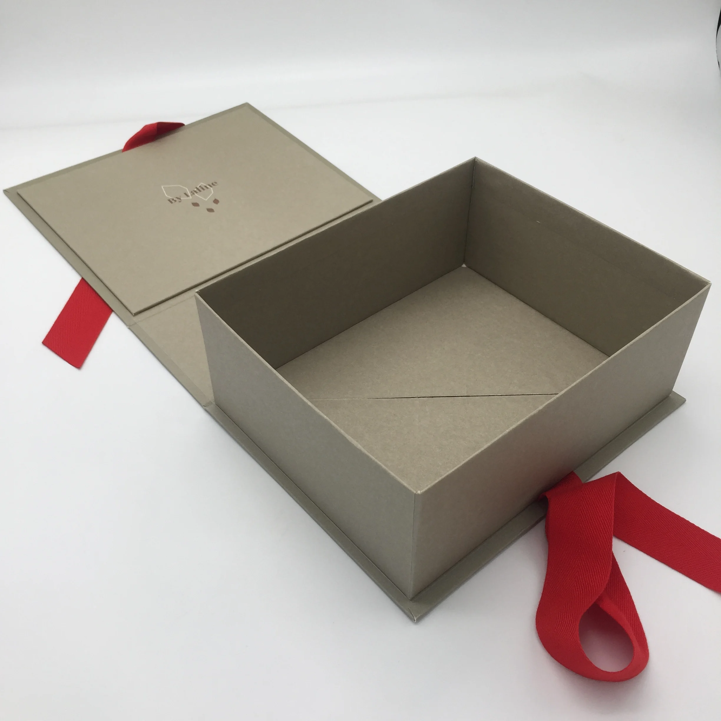 sale custom white paper foldable gift box with red silk ribbon