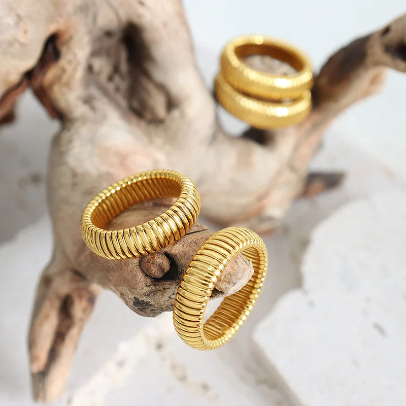 Non Tarnish stainless steel gold plated Threaded shaped rings for women