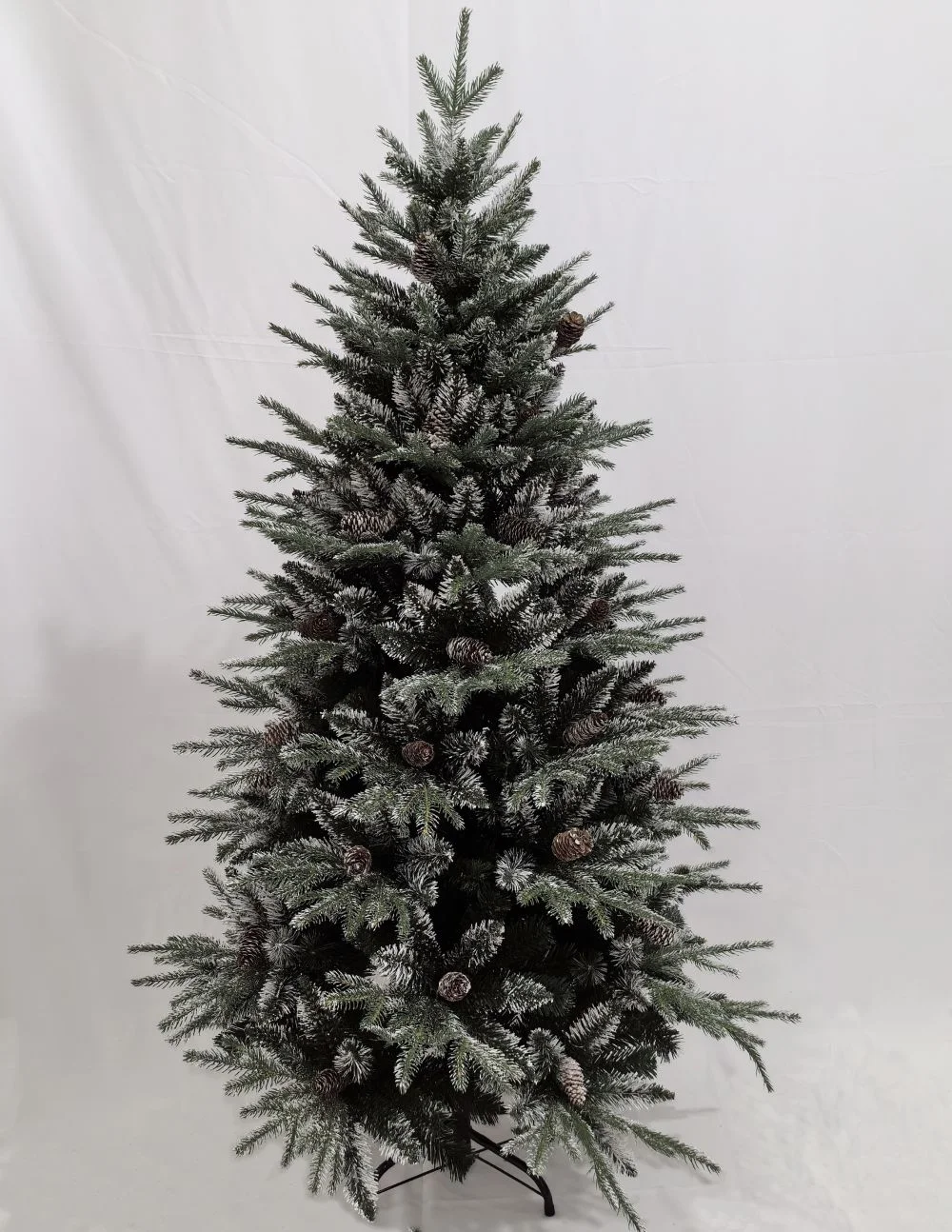 China Wholesale Pine Needle Christmas Tree Nice Natural Green & White Snow for Festival Celebration Decorations manufacture