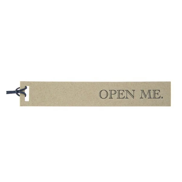 Custom Products Labels Printing Recycled Paper hang Tag Clothing Packaging hang Tag details