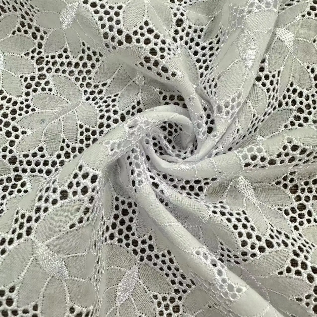 Latest 100 Polyester Water Soluble French Mesh Lace Fabric For Evening