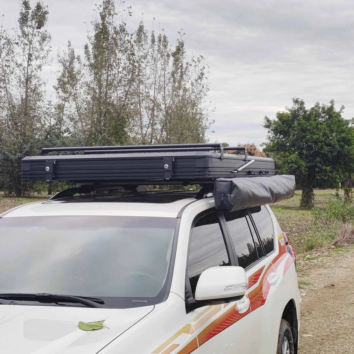 2025 New Design X Hinge Hardshell Rooftop Tent with Wooden Case Packaging for Outdoor Camping