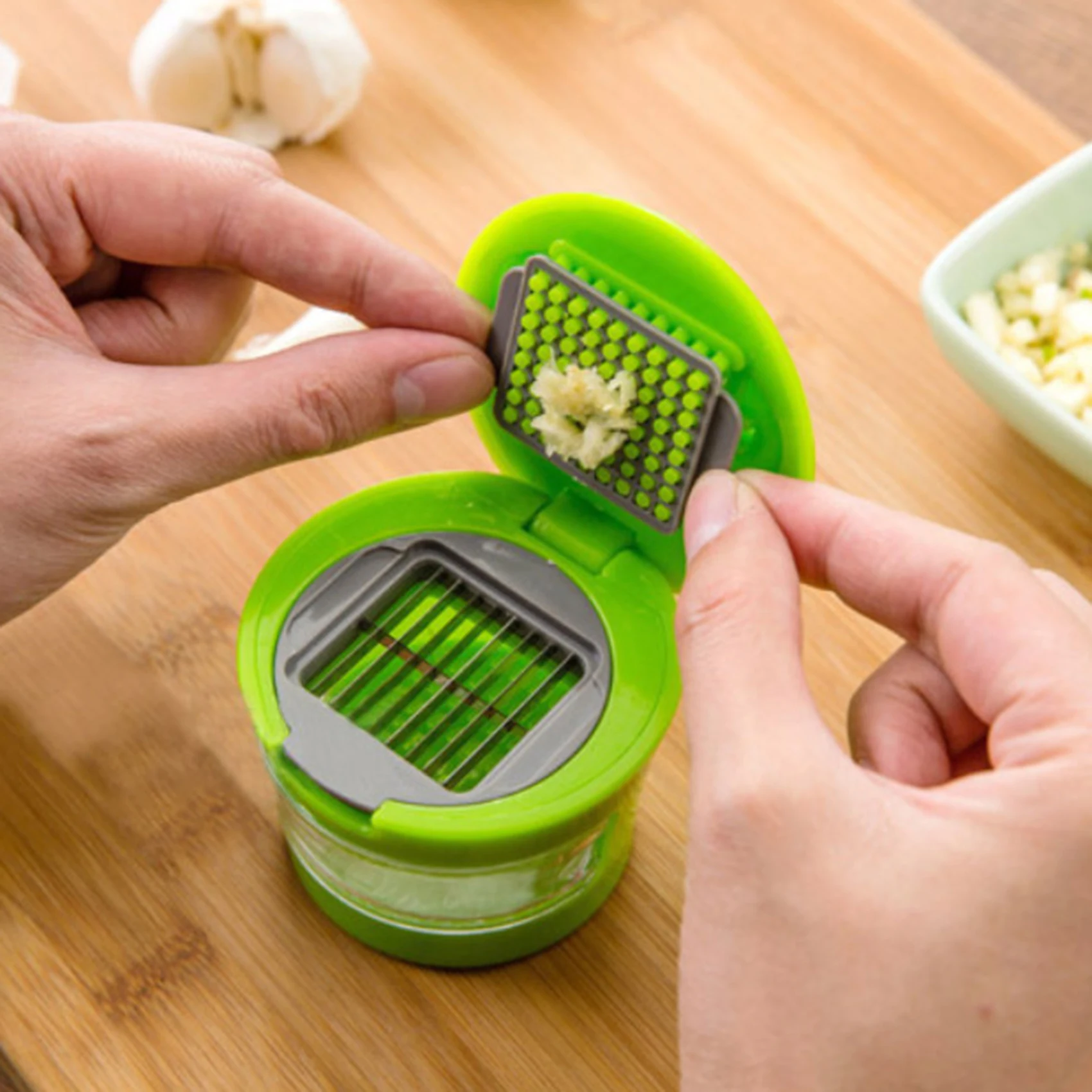 2023 Hot sell Kitchen accessories manual Vegetable Cutter hand Garlic press Fruit Blender kitchen tool Garlic ginger slicer