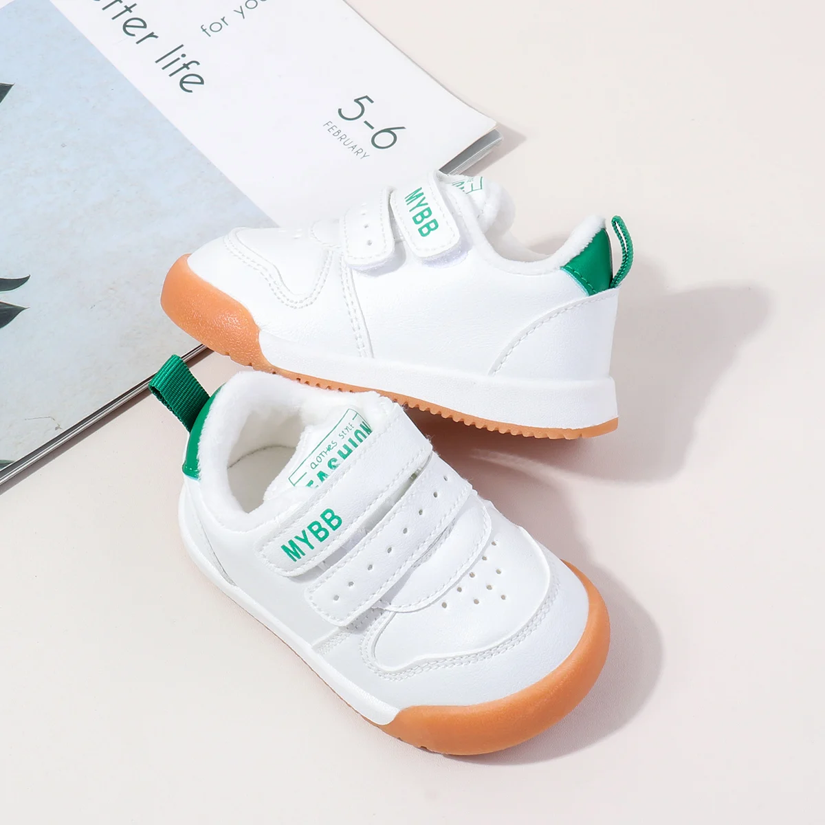 2025 New Design Toddler White Boys and Girls Soft-soles TPR Anti-slip Warm White Baby Shoes for 0-2 Years Old supplier