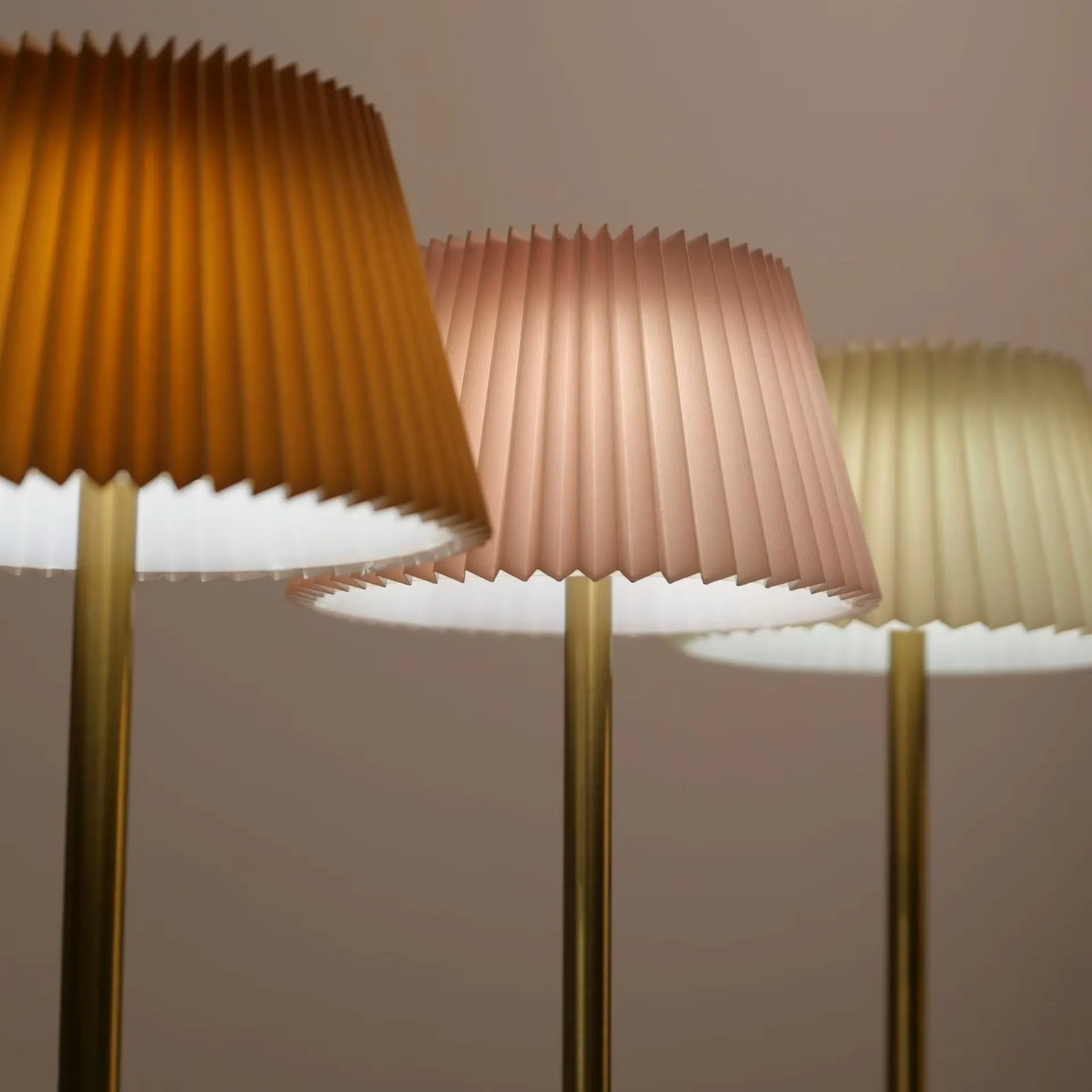Modern Minimalist Rechargeable Touch Night Light Pleated Fabric Metal Bedside Atmosphere Lamp 5V Battery Cross-Border Table Lamp