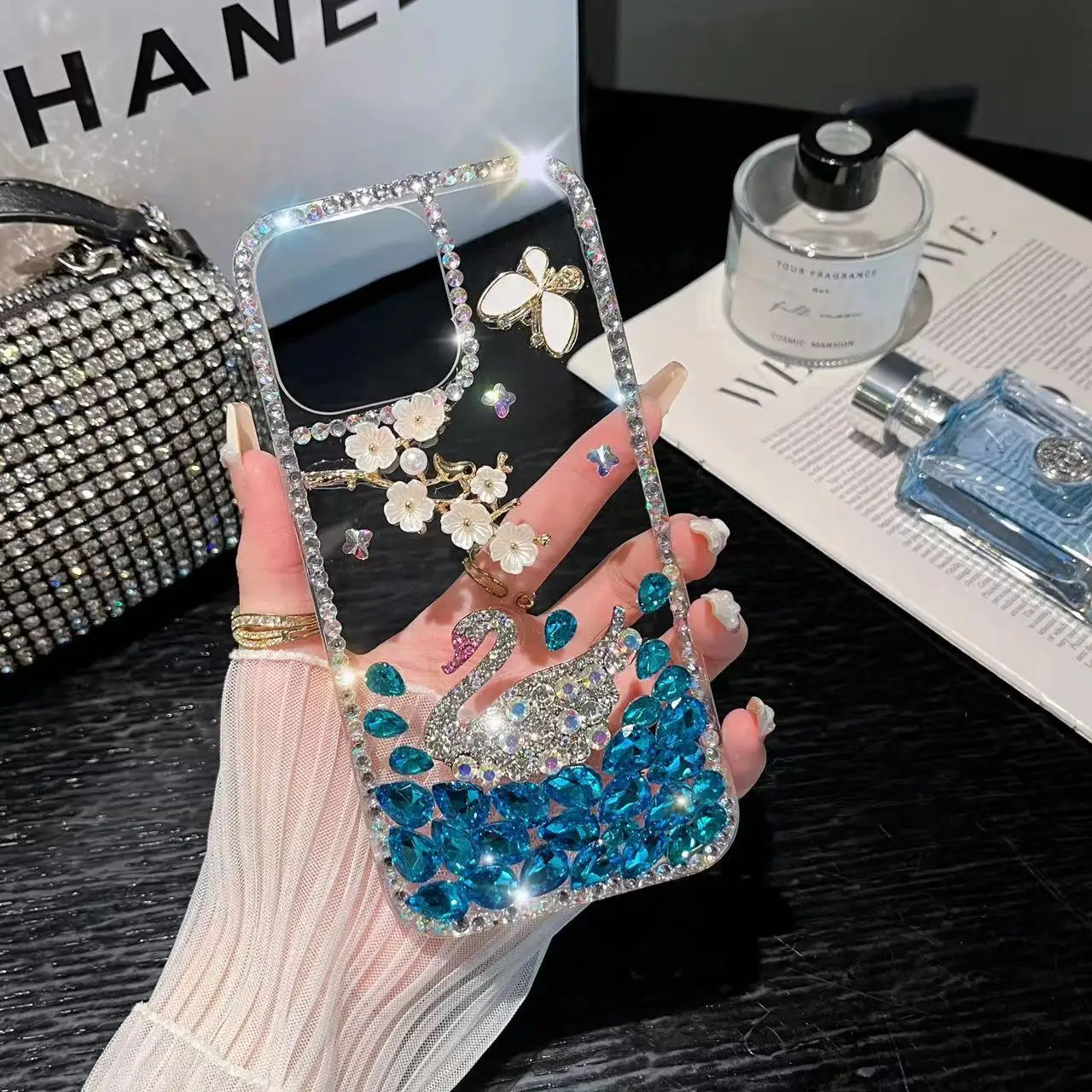 Luxury Mobile Cell Cover Back Rhinestone Swan Phone Cases for iPhone 15 14 13 12 11 XR XS Max Samsung S24 A54