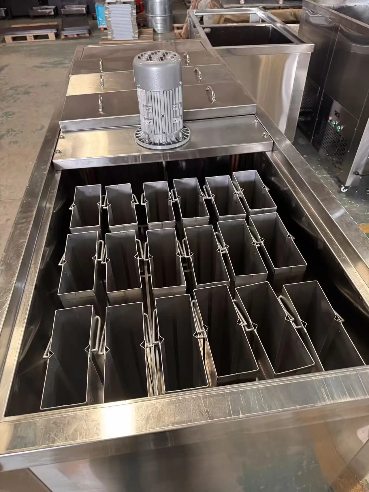 Ice Machine, 240 V, 1600W - detail 4