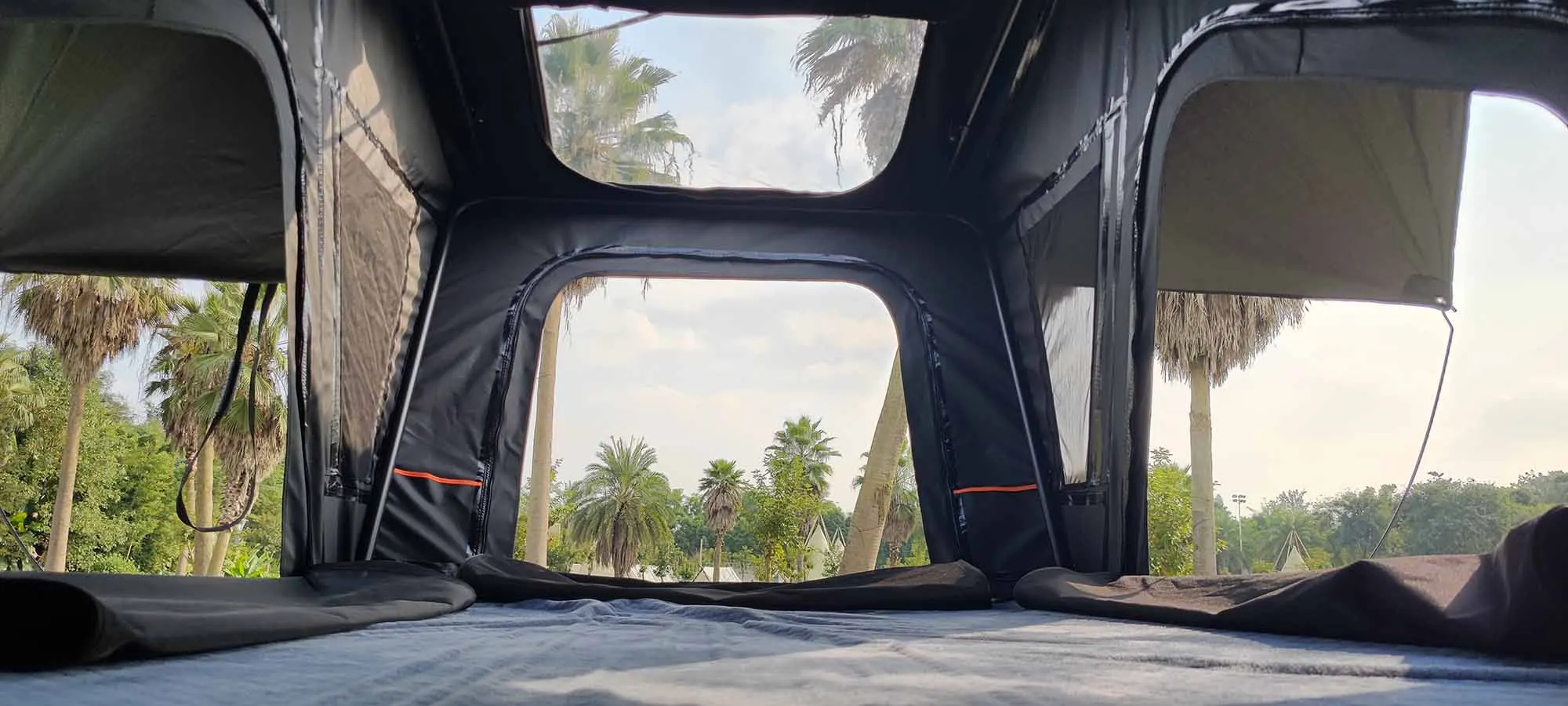 2025 New Design X Hinge Hardshell Rooftop Tent with Wooden Case Packaging for Outdoor Camping