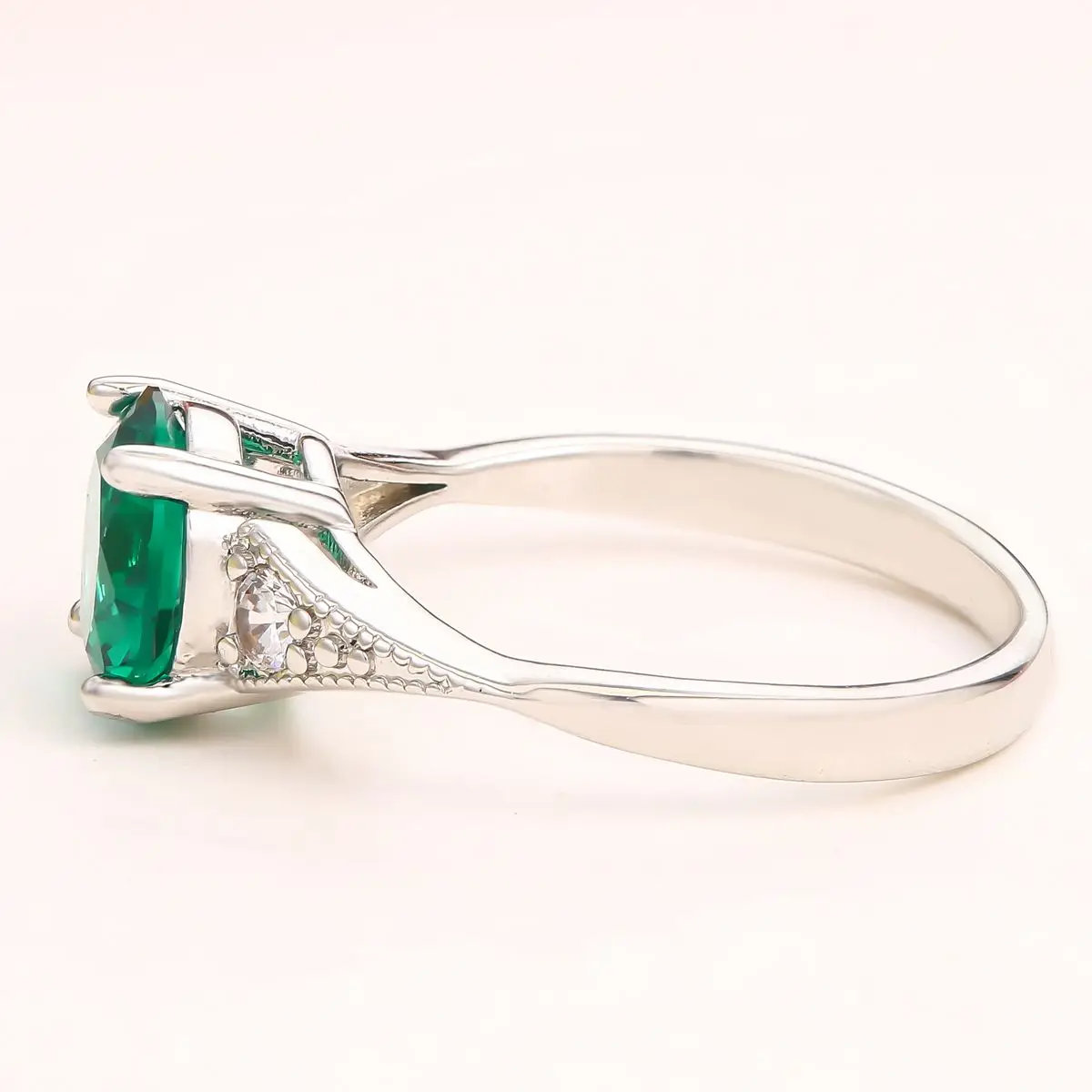 Professional jewelry factory emerald cut diamond wholesale 18 carat classic gorgeous white gold diamond ring