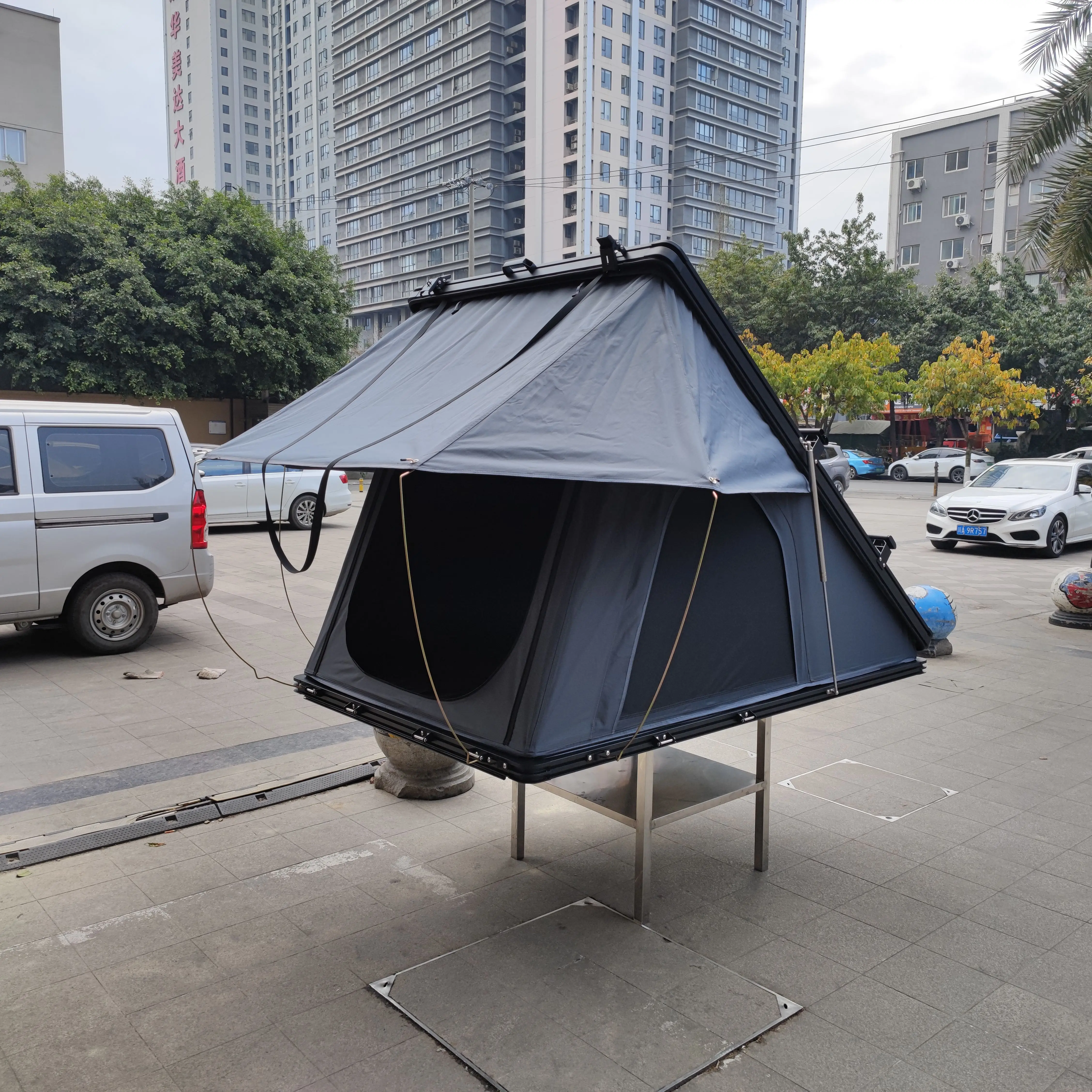 2.1M 320g Polyester Cotton 210*132cm Aluminum Hard Shell Roof Top Tent for Offroad Camping