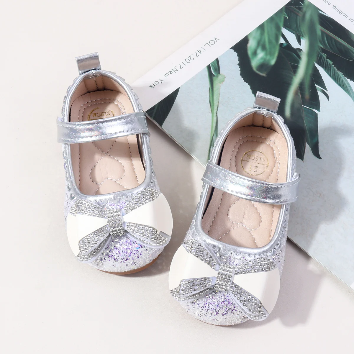 2025 Girls Summer Princess Shoes Anti-Slippery Flat Crystal Pearl Toe Shoes with Loop Soft Bottom for Girls details