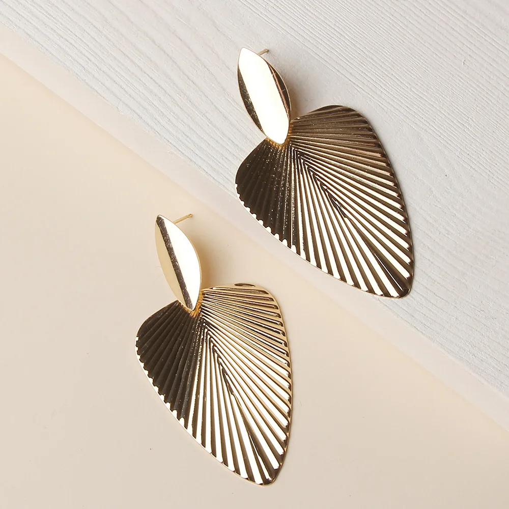 European and American fashion alloy leaf pendant earrings sexy metal leaf earrings women