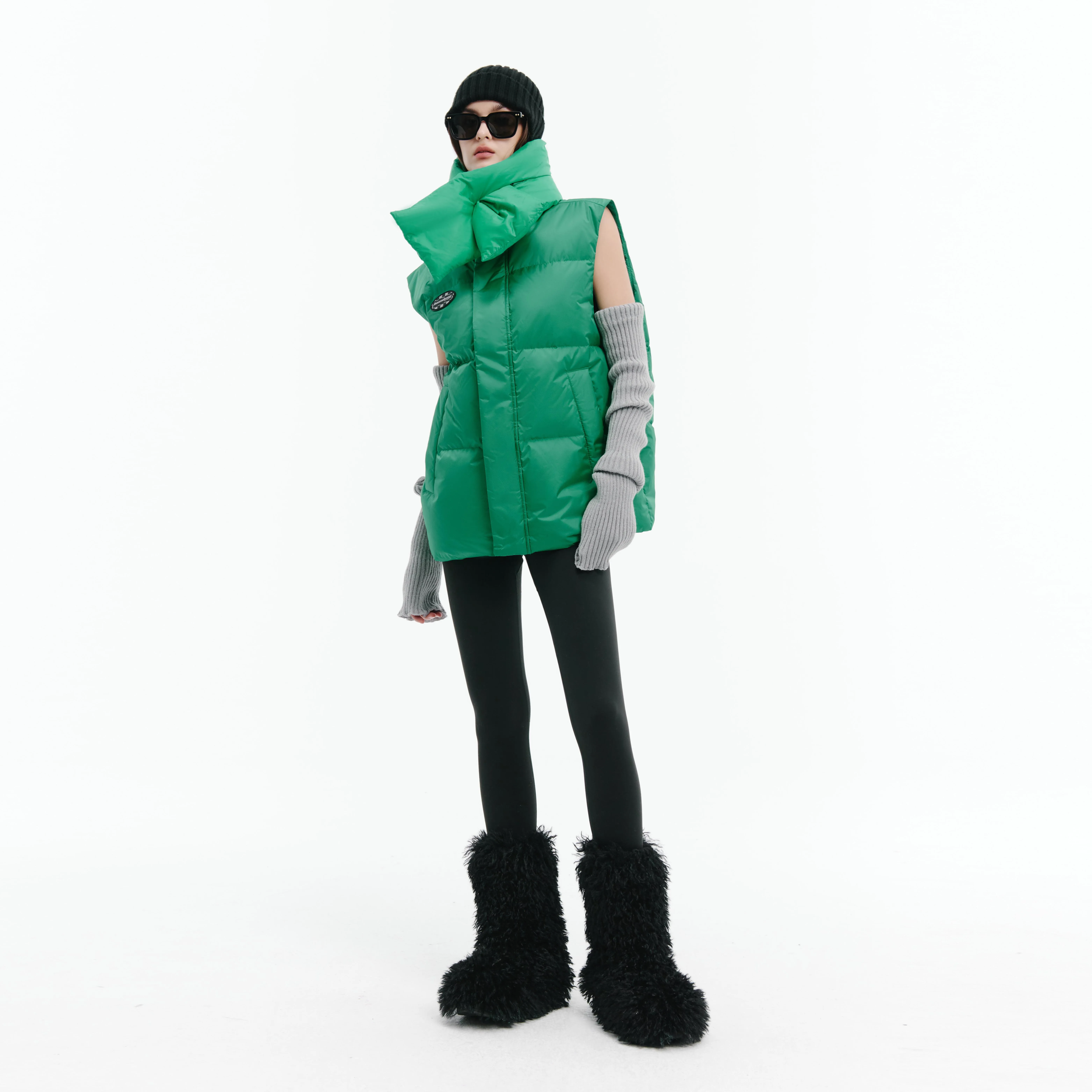 Customized Good Quality Short Stand-up Collar Windproof Thickening Woven Zipper Women's puffer Jacket Vest For Winter