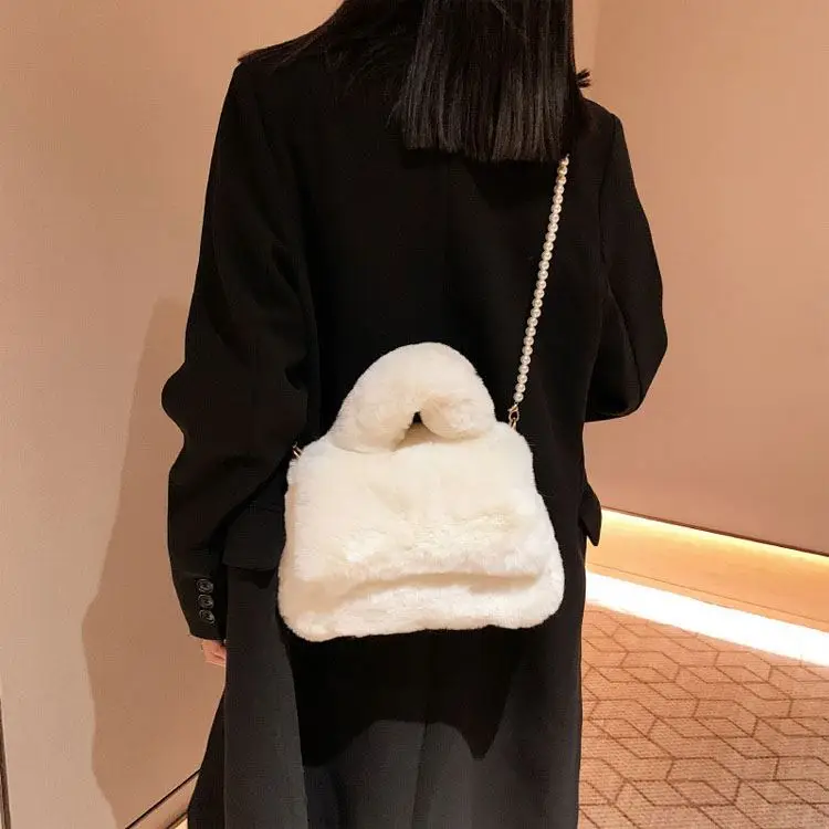 New Fashion Pearl Chain Single Shoulder Bag Japanese Fuzzy Portable Small Handbag Women Plush Cross Body Bag