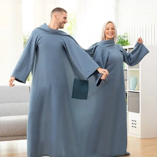 100% Polyester Wearable Woven Blanket for Couples with Sleeve and Pockets for Home and