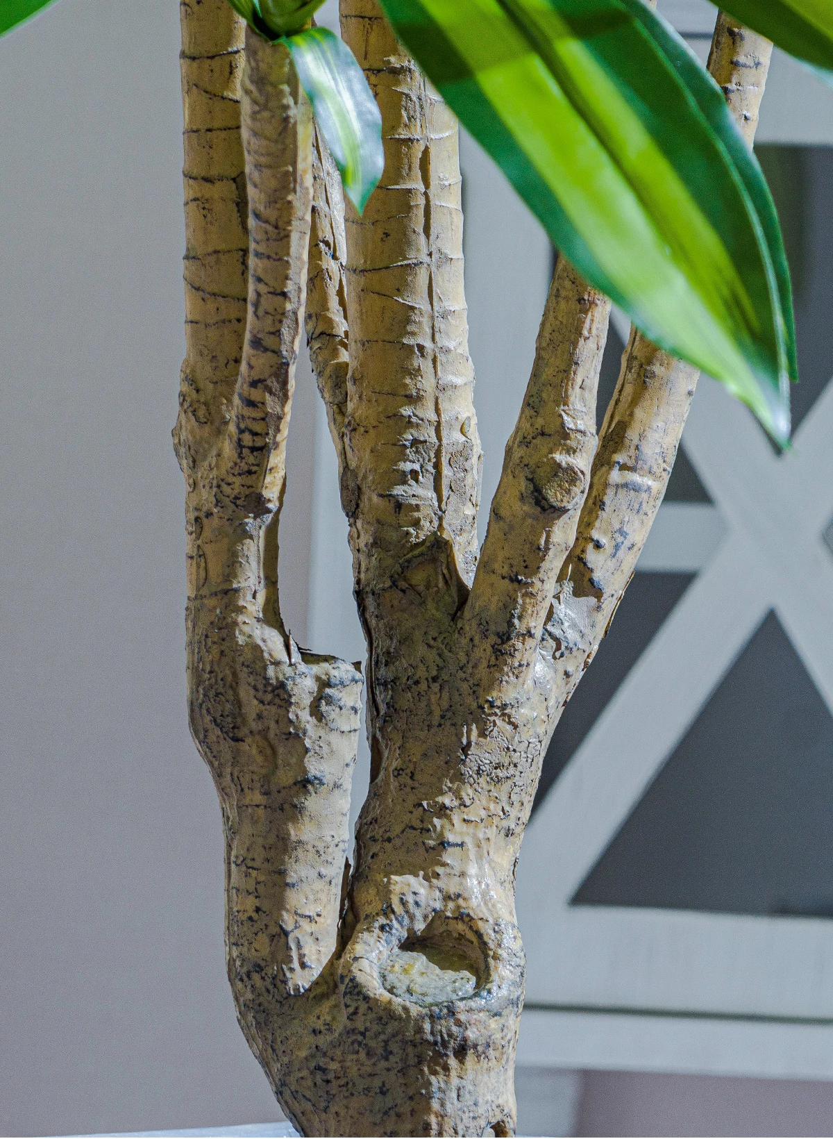 Artificial Simulated Dracaena Fragrans Plastic Decorative Green Tree for Home or Office Pot Decorative Christmas Garden Greenery supplier