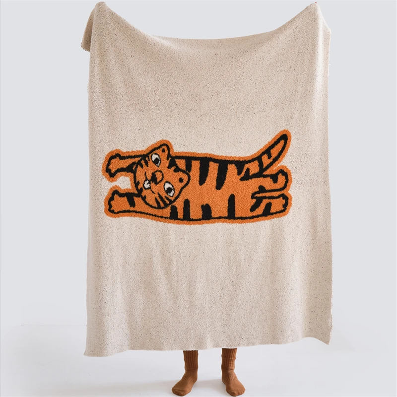 product wholesale super soft cozy 100 polyester cute cartoon tiger jacquard  knitted throw blanket for home decoration and travel  wh-64