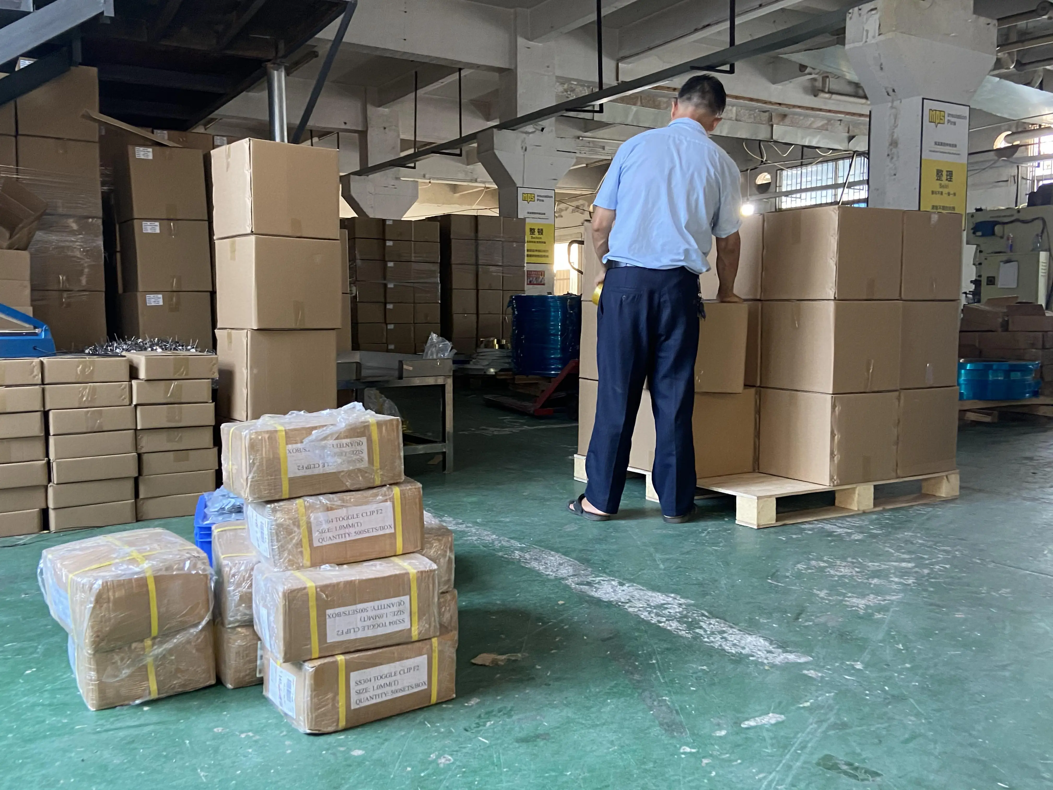 Aluminum Solar Panel Exclusion Squirrels Guard Mesh Clips Pigeon Guard Mesh Pins Solar Panel Bird Deterrent j clips for solar from China supplier