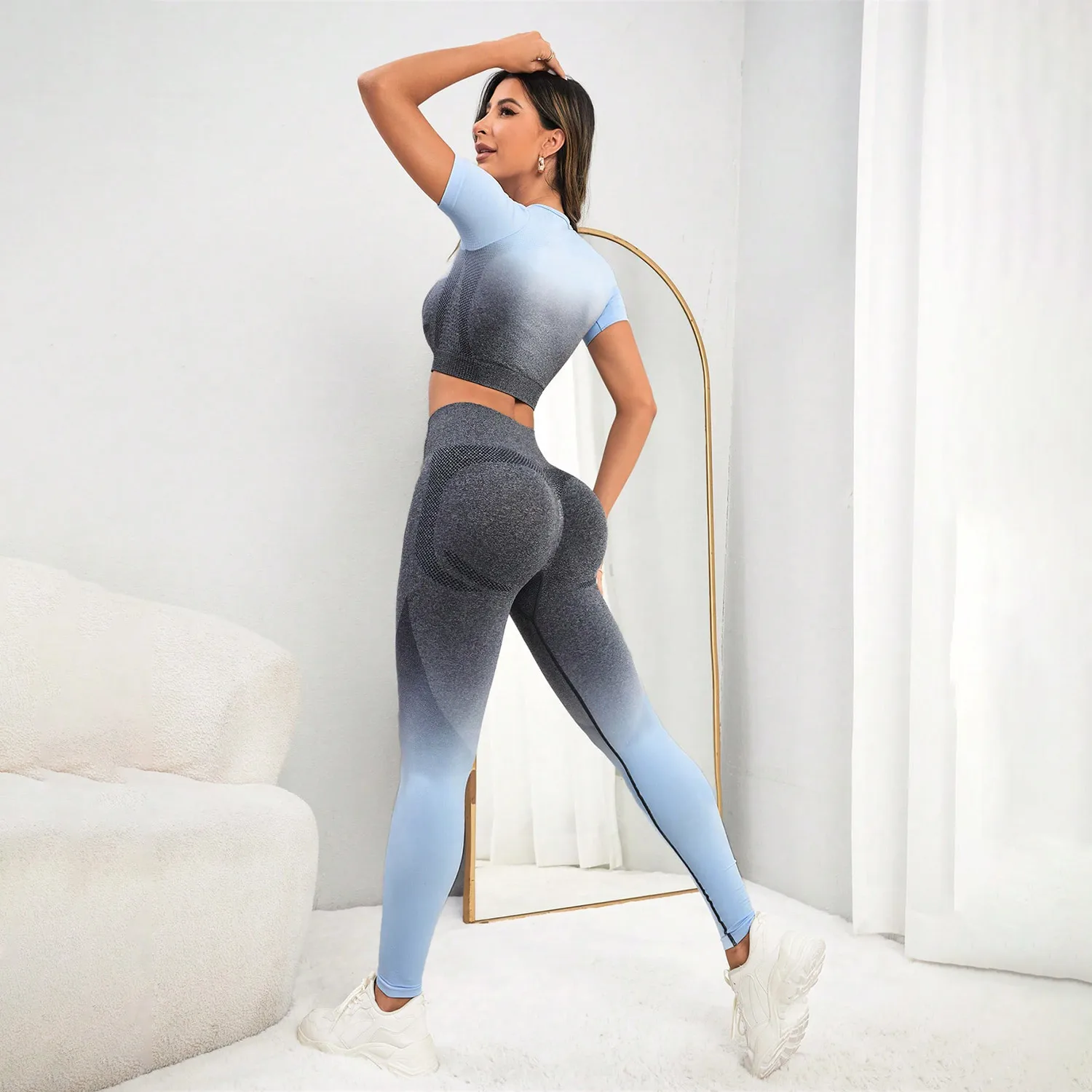 Hot Girls Seamless Tight Yoga Set New Design Contrast Color 2PCS Fitness Set Short Sleeve Top With Leggings Gym Suit