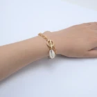 Bracelet Shell Shell Bestone Fashion Jewelry 18K Gold Plated Carabiner Curb-Chain Bracelet With Conch Shell